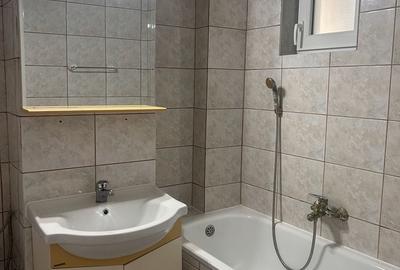 Apartament cu 3 camere decomandat în Dacia