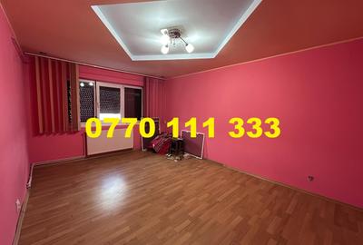 Apartament cu 3 camere decomandat în Buzaului