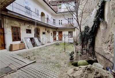 Apartament cu 4 camere semidecomandat în Ultracentral