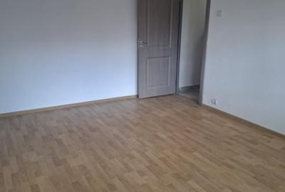 Apartament cu 2 camere semidecomandat în Malu Roșu