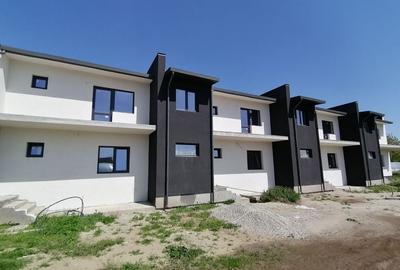 Casă individuală cu 4 camere cu Canalizare în 1 Decembrie - 1