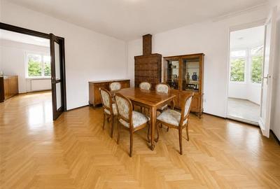 Apartament cu 4 camere decomandat în Central