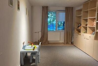 Apartament cu 4 camere semidecomandat în Apărătorii Patriei
