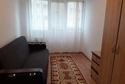 Apartament cu 3 camere semidecomandat în Iancului