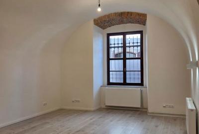 Spațiu comercial, de 74 mp, în Central - 5