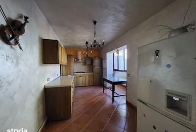 Casă cu 6 camere cu Teren 353 Mp în Tractorul - 8
