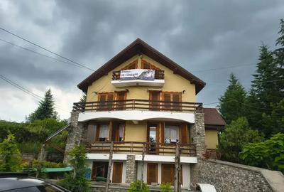 Casă individuală cu 7 camere cu Canalizare în Breaza de Sus - 1