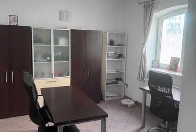 Casă cu 7 camere cu Teren 170 Mp în Panduri - 1