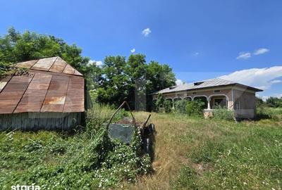 Casă cu 3 camere cu Teren 1954 Mp în Central
