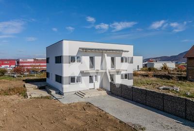 Duplex cu 3 camere cu Canalizare în Cristian - 2