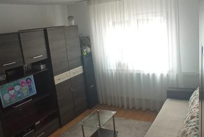 Garsonieră decomandată în Tudor