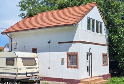 Casă cu 3 camere cu Teren 1707 Mp în Central