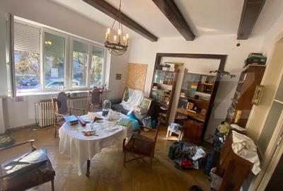 Apartament cu 6 camere decomandat în Central