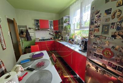 Casă cu 4 camere decomandat în Central