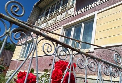 Casă individuală cu 5 camere cu Teren 1045 Mp în Central
