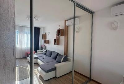 Apartament cu 2 camere decomandat în Tractorul