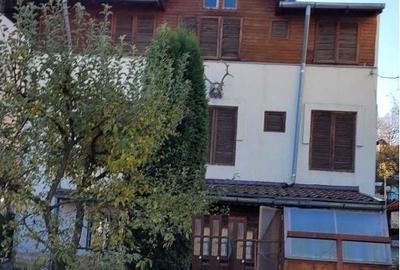 Casă individuală cu 10 camere cu Canalizare în Bușteni - 1