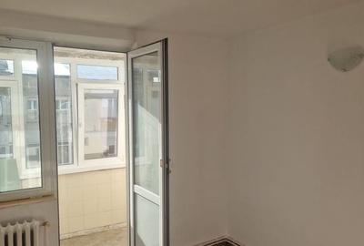 Apartament cu 2 camere decomandat în Precista