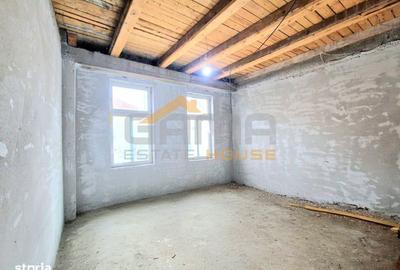 Casă cu 5 camere cu Teren 203 Mp în Pârneava - 1