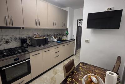 Apartament cu 3 camere decomandat în Drumul Taberei