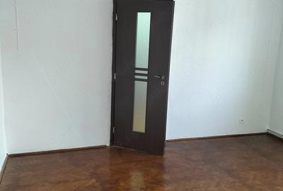 Apartament cu 2 camere semidecomandat în Micro 1 - 4