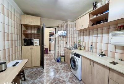 Apartament cu 3 camere decomandat în 9 Mai