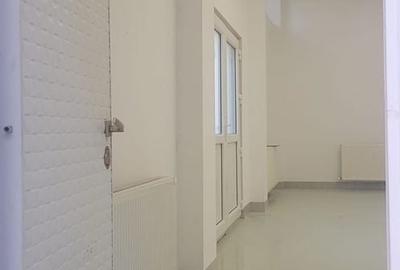 Spațiu comercial, de 100 mp, în Apărătorii Patriei - 8