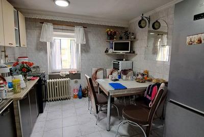 Apartament cu 3 camere decomandat în Central - 1