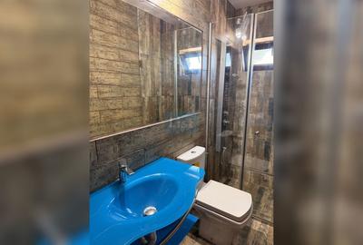 Apartament cu 3 camere decomandat în - 7