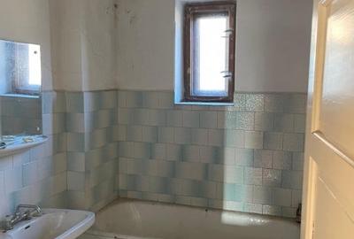Casă cu 9 camere cu Canalizare în Râu Sadului - 10