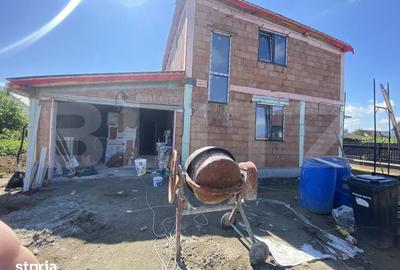 Casă cu 5 camere cu Teren 4.5 Mp în Central - 1