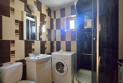 Apartament cu 3 camere decomandat în Școlilor