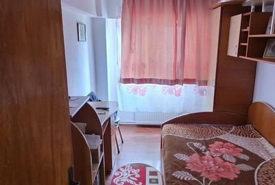 Apartament cu 4 camere decomandat în Steaua