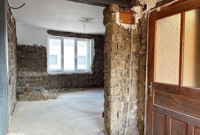 Casă cu 2 camere cu Teren 570 Mp în Central