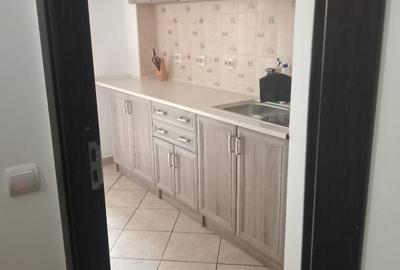 Apartament cu 3 camere decomandat în Central - 1