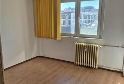 Apartament cu 2 camere decomandat în 1 Mai