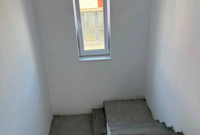 Casă cu 4 camere cu Teren 539 Mp în Central