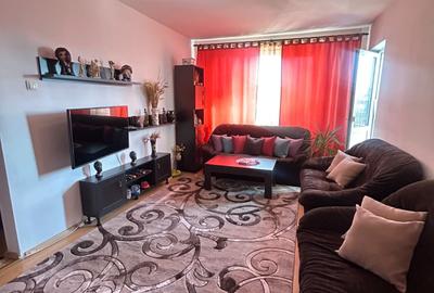 Apartament cu 3 camere semidecomandat în Astra