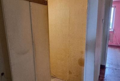 Apartament cu 3 camere decomandat în Petros