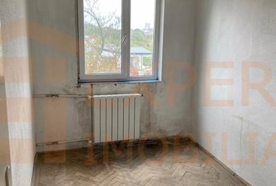 Apartament cu 3 camere semidecomandat în Km 4-5