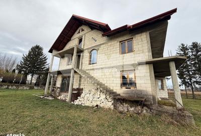 Casă cu 4 camere în Vicovu de Sus