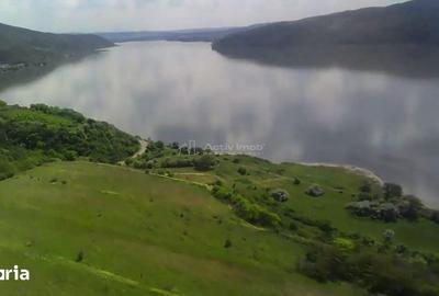 Teren de 76734 mp, în Socol