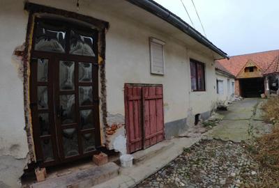 Casă cu 4 camere în Lotrioara