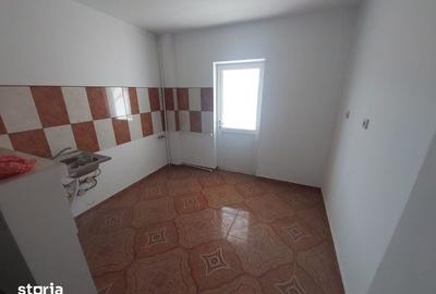 Apartament cu 2 camere decomandat în Micro 12