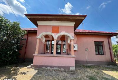 Casă cu 3 camere în Corbii Mari