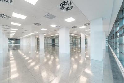 Spațiu comercial, de 1,500 mp, în Central - 11
