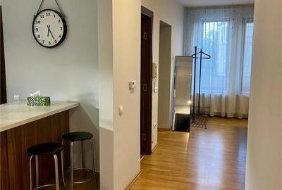 Apartament cu 3 camere semidecomandat în Europa