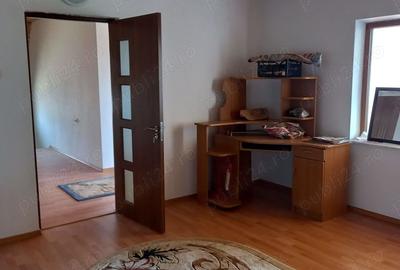 Casă cu 4 camere cu Teren 1758 Mp în Ștefănești