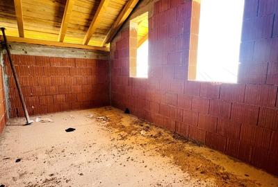 Casă cu 4 camere cu Teren 500 Mp în Sânmartin - 4