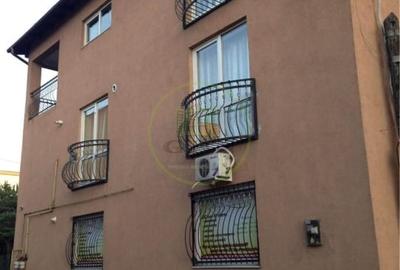 Casă individuală cu 15 camere cu Canalizare în Centrul Civic